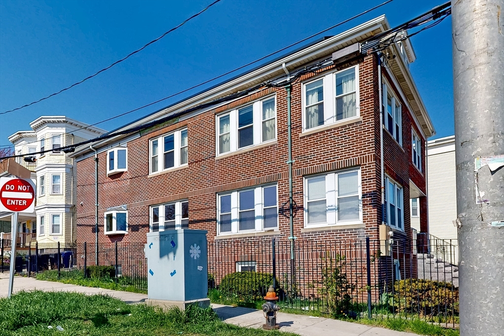 139 Selden St Property Photo 41