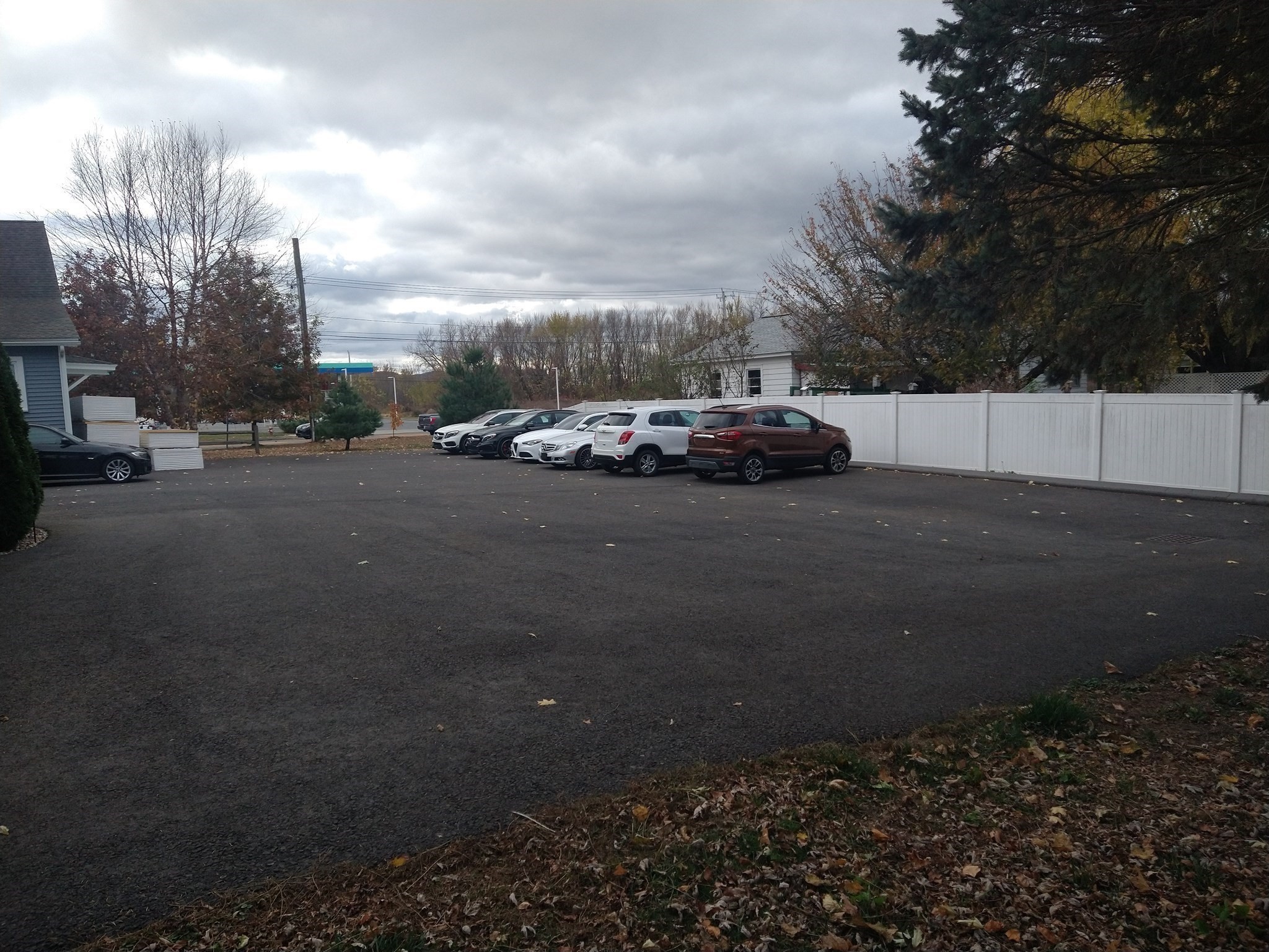 26 Russell St # B Property Photo 4