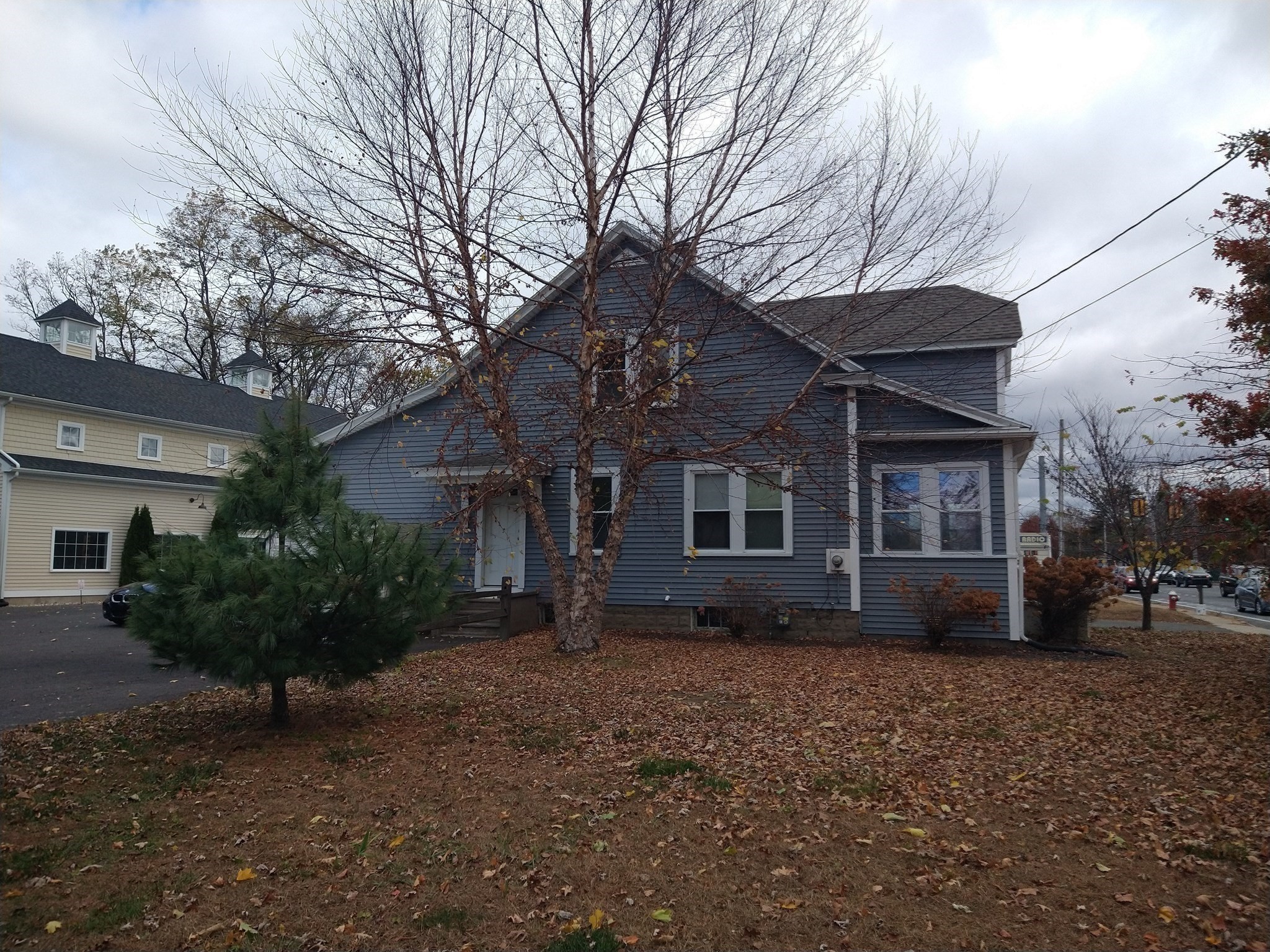 26 Russell St # B Property Photo 9