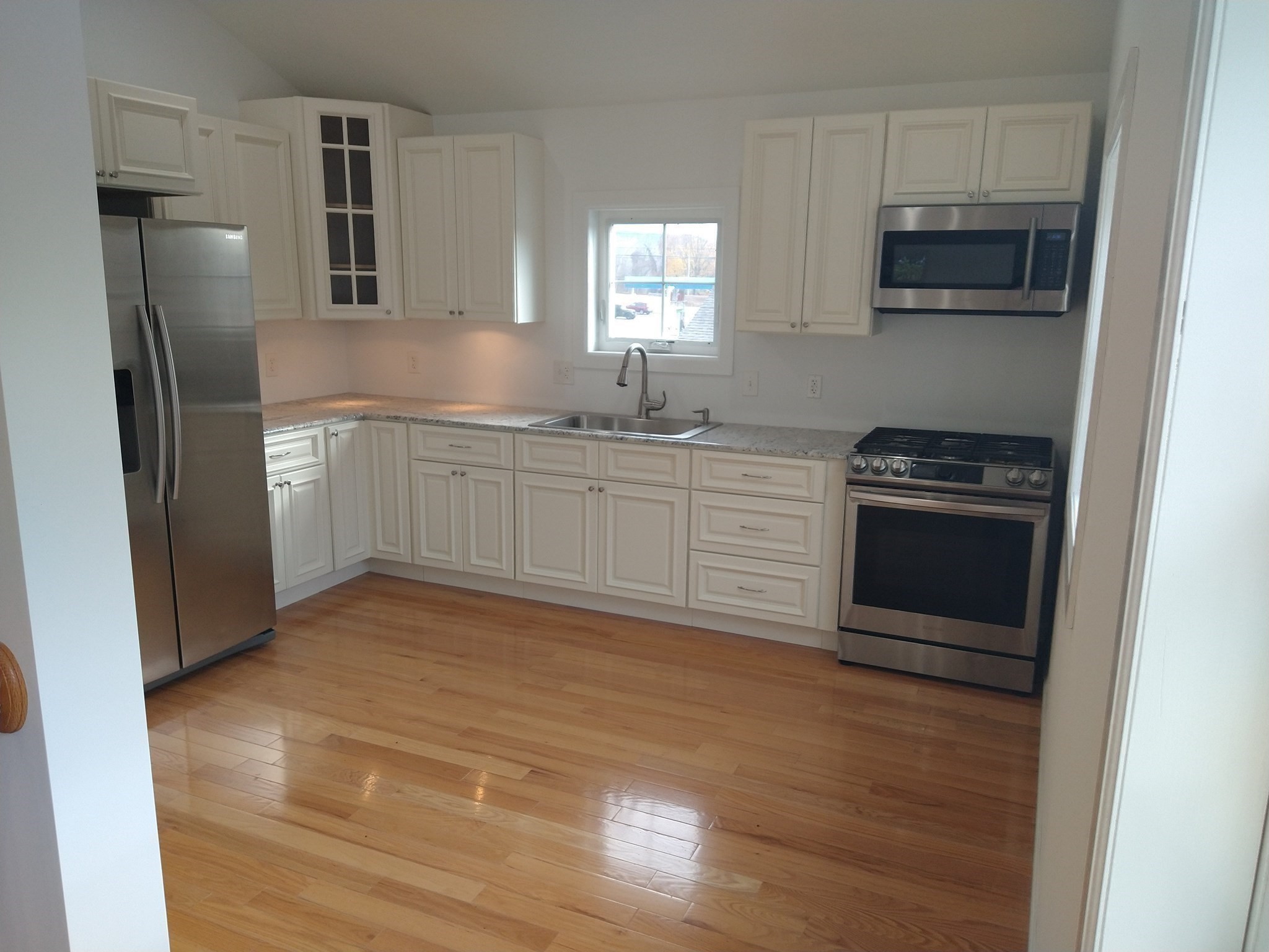 26 Russell St # B Property Photo 13