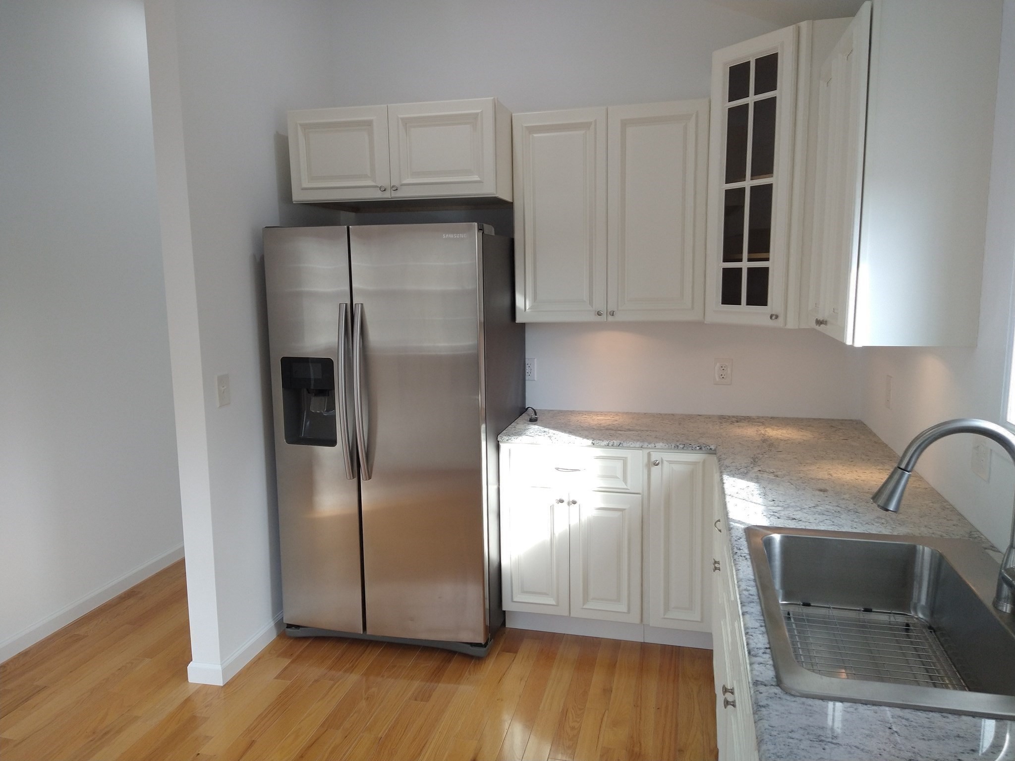 26 Russell St # B Property Photo 14
