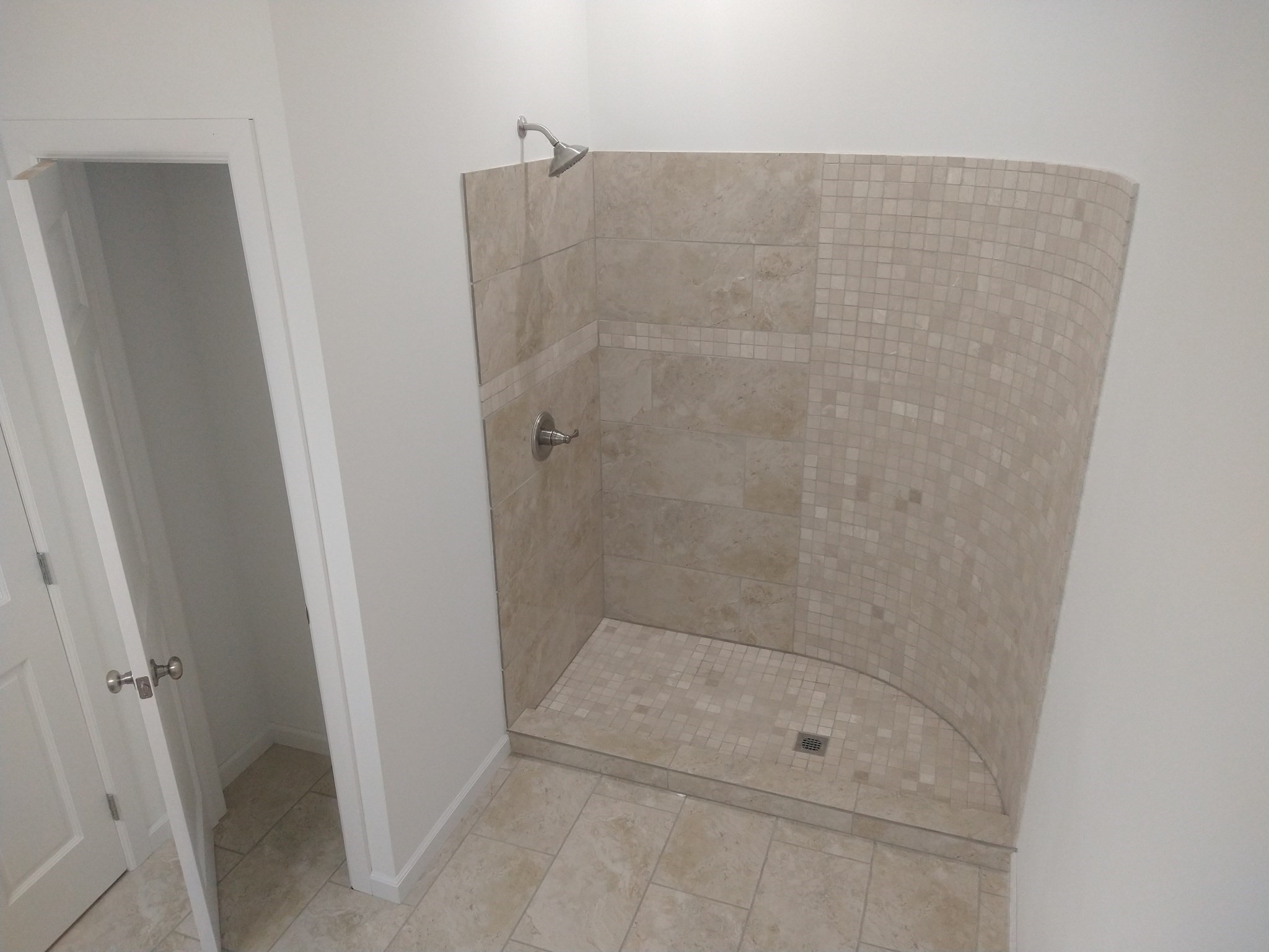 26 Russell St # B Property Photo 23