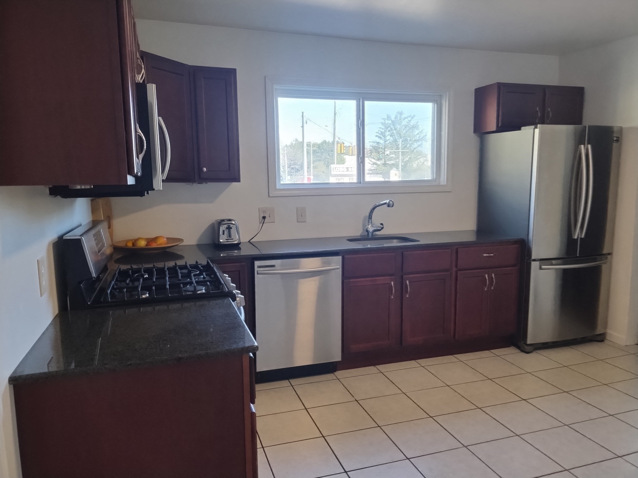 26 Russell St # B Property Photo 32