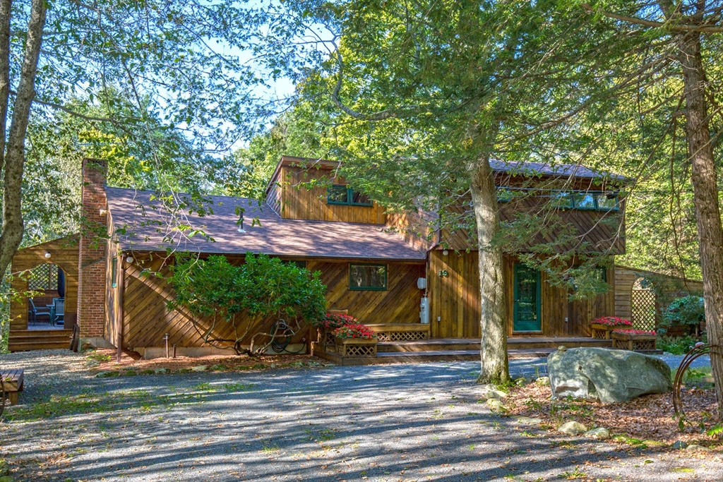19 Beechwood Ln Property Photo 1