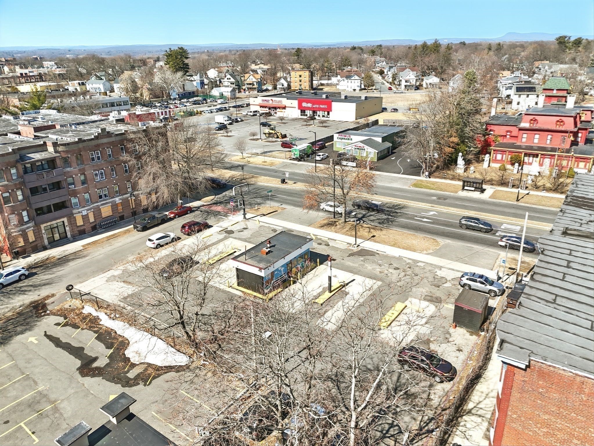 671 State St Property Photo 6