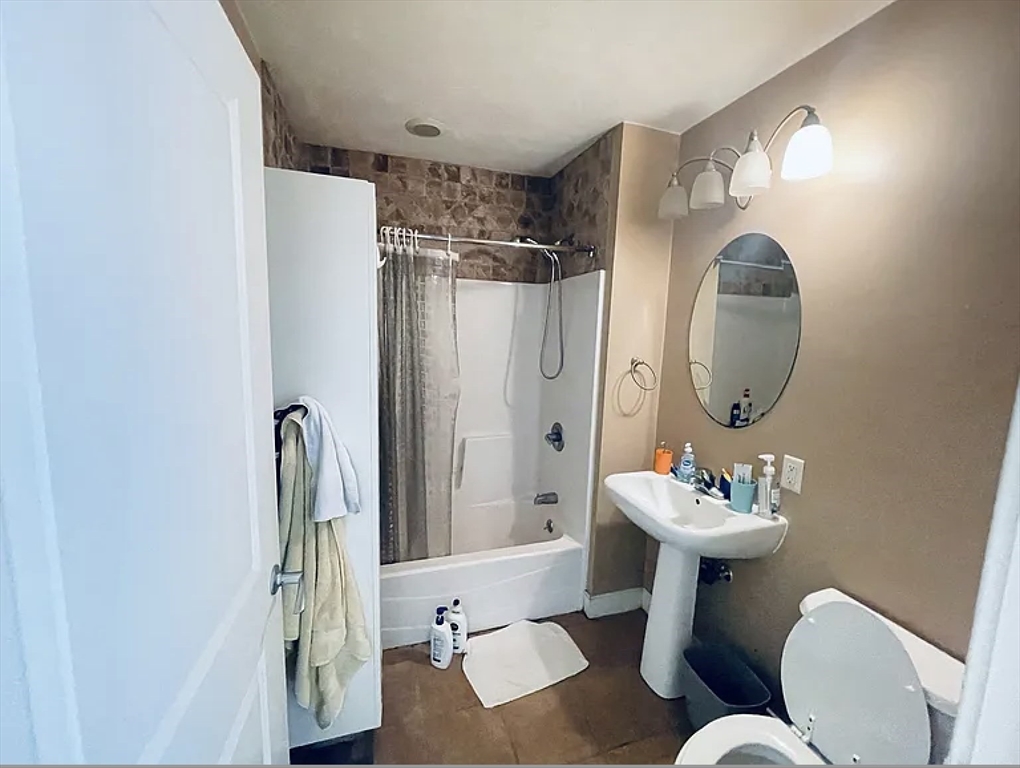 9 Gardner St # 5 Property Photo 3