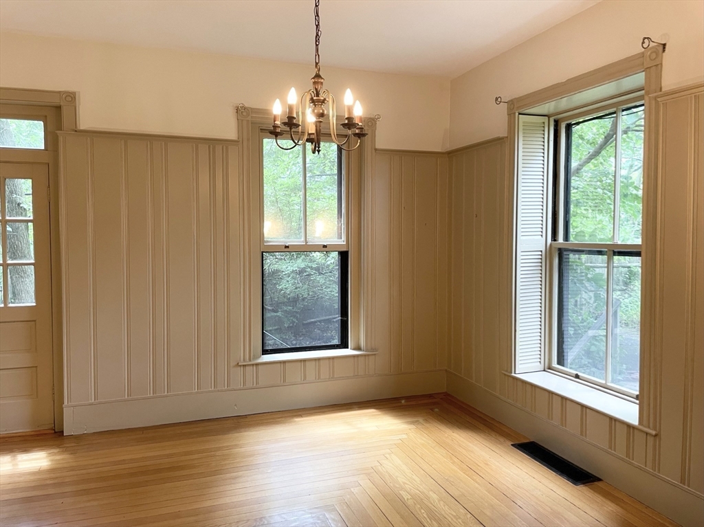242 Walnut St Property Photo 4