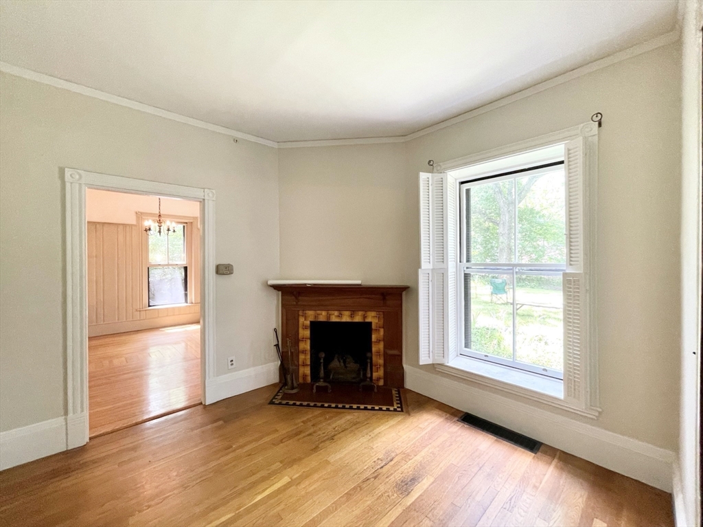 242 Walnut St Property Photo 6