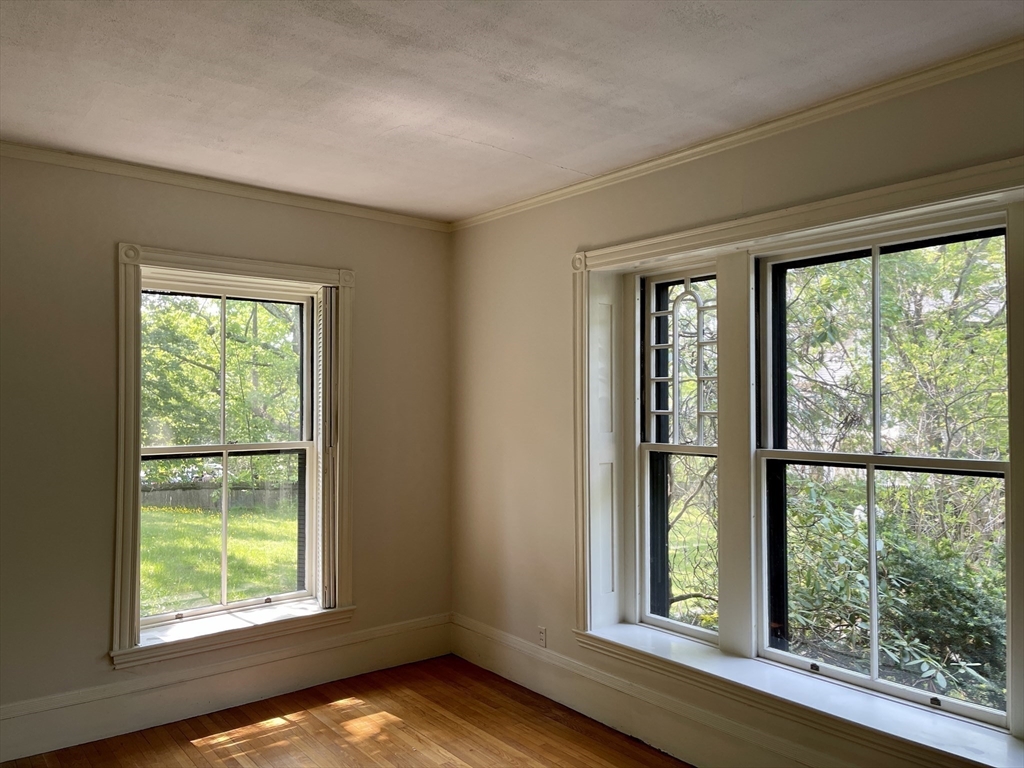 242 Walnut St Property Photo 8