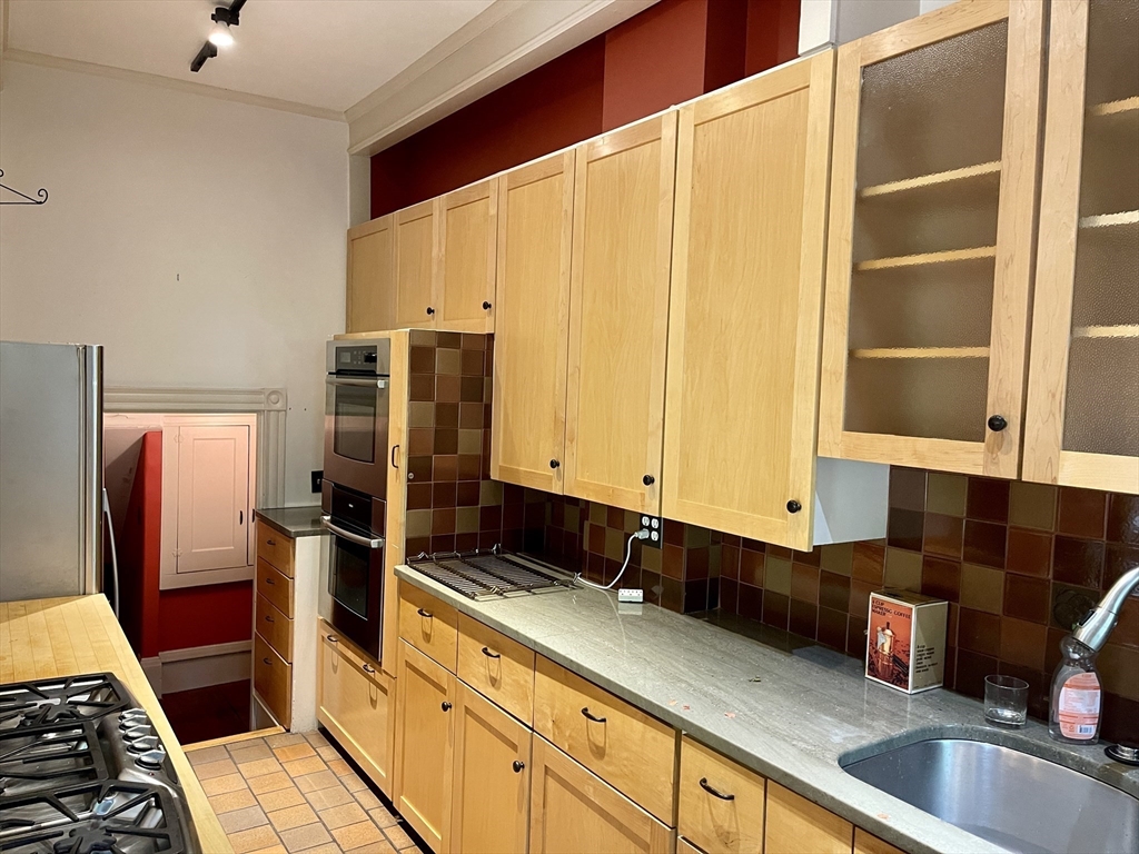 242 Walnut St Property Photo 18