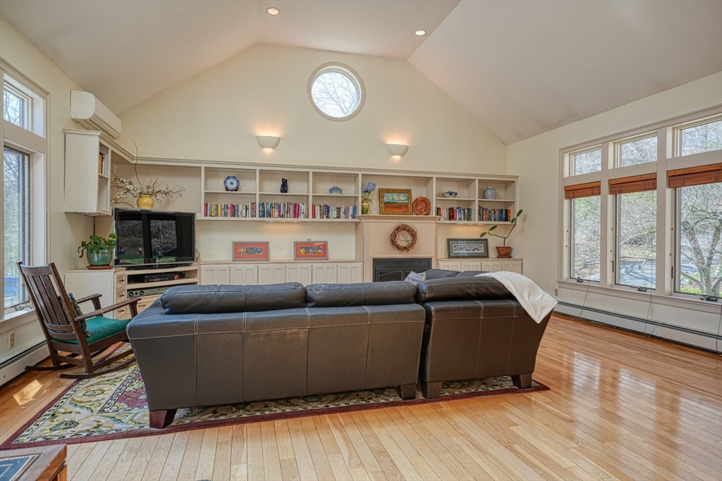 166 Willowgate Rise Property Photo 8