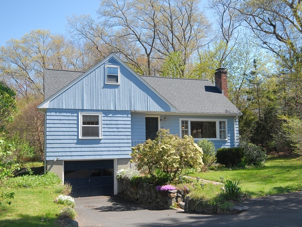 109 Minuteman Dr Property Photo 1