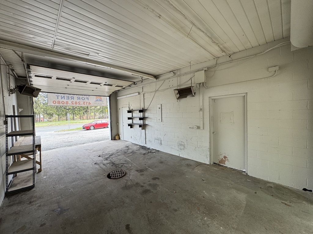 11 Front St # B Property Photo 6