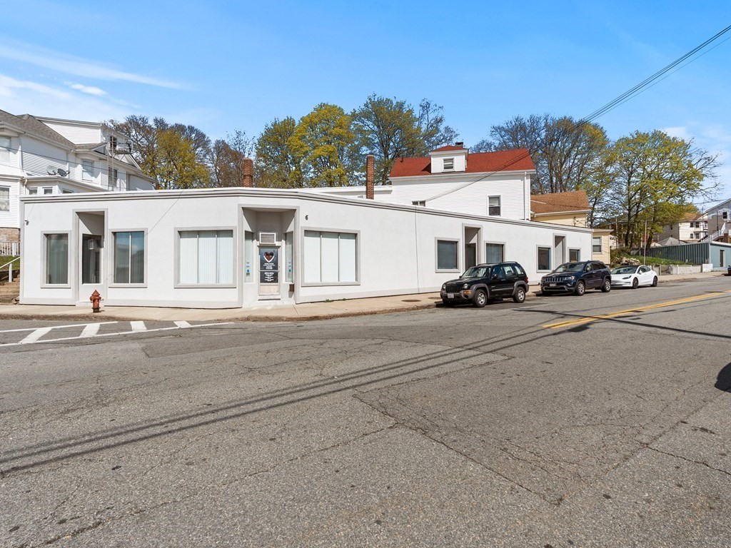 1792 Pleasant Street Property Photo 1