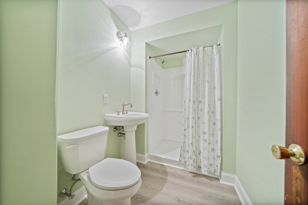 35 Hobart Ave Property Photo 18