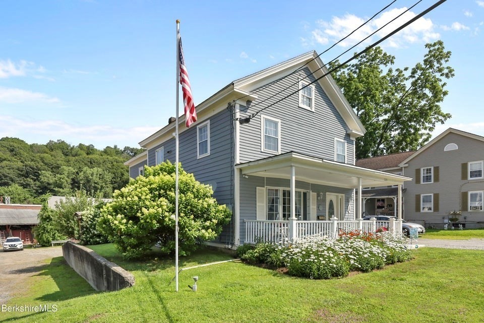 125 Center St # 1