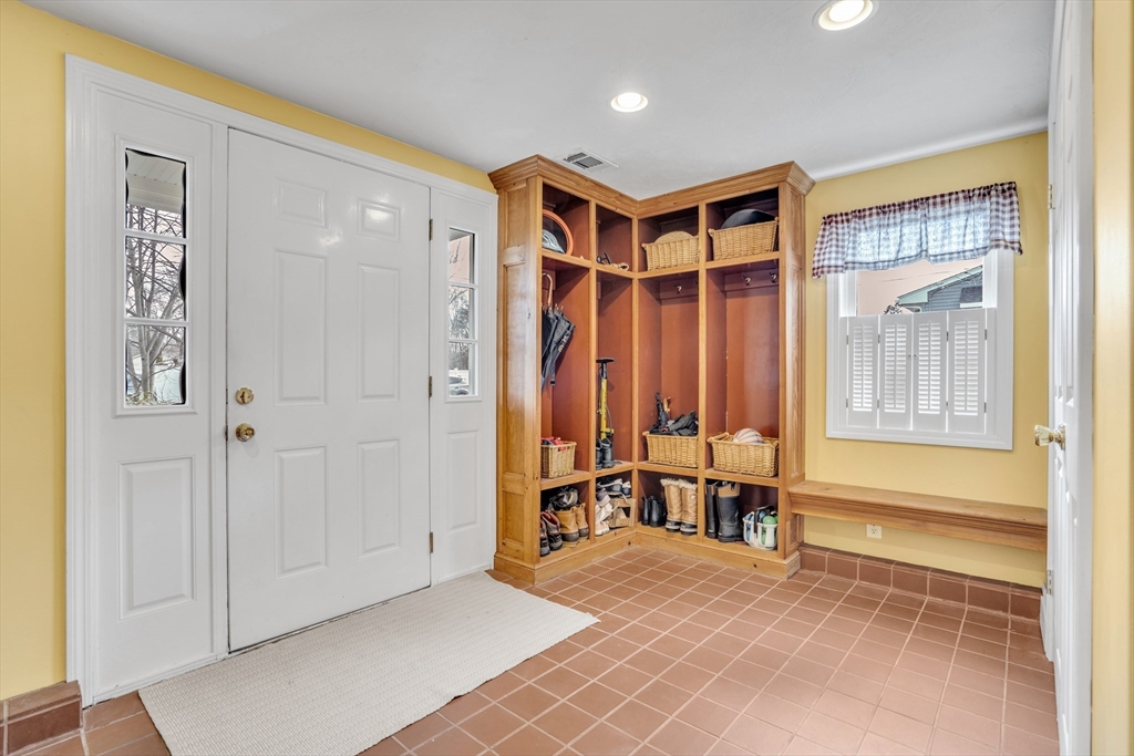 98 Appleyard Lane Property Photo 25
