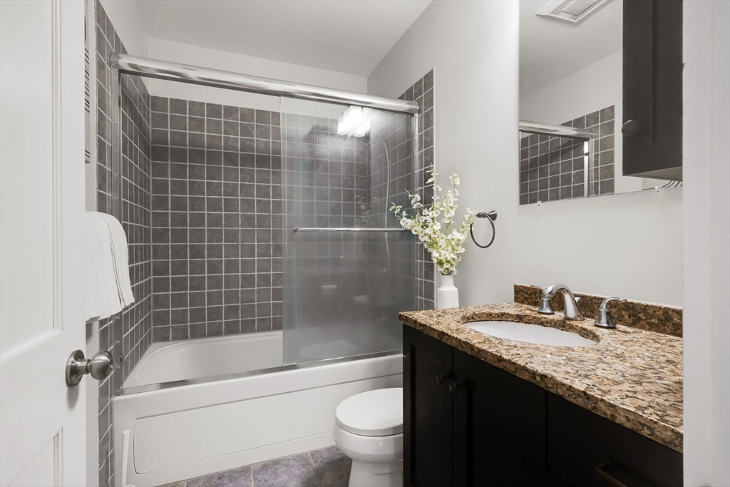 61 Bolton St # 304 Property Photo 11