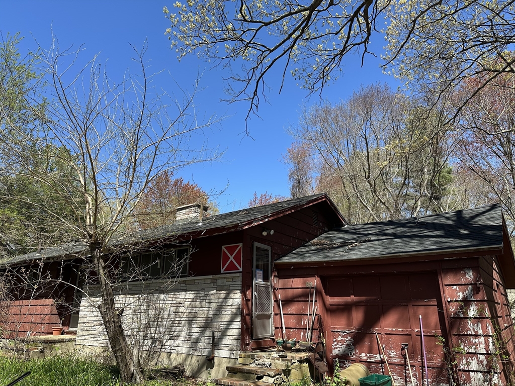 89 Central St Property Photo 1