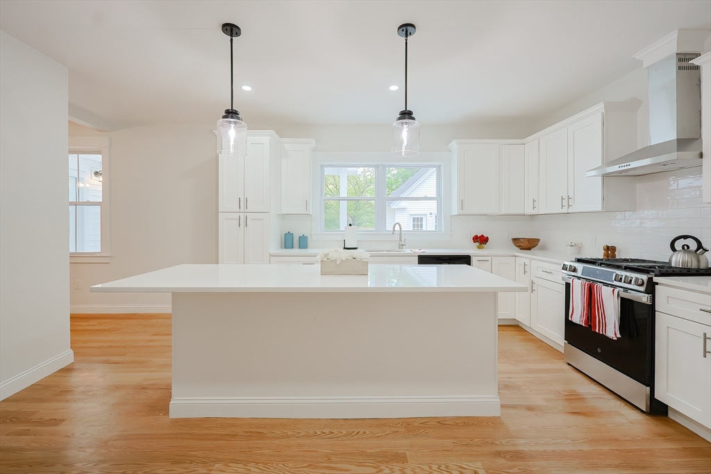 634 Washington St Property Photo 4