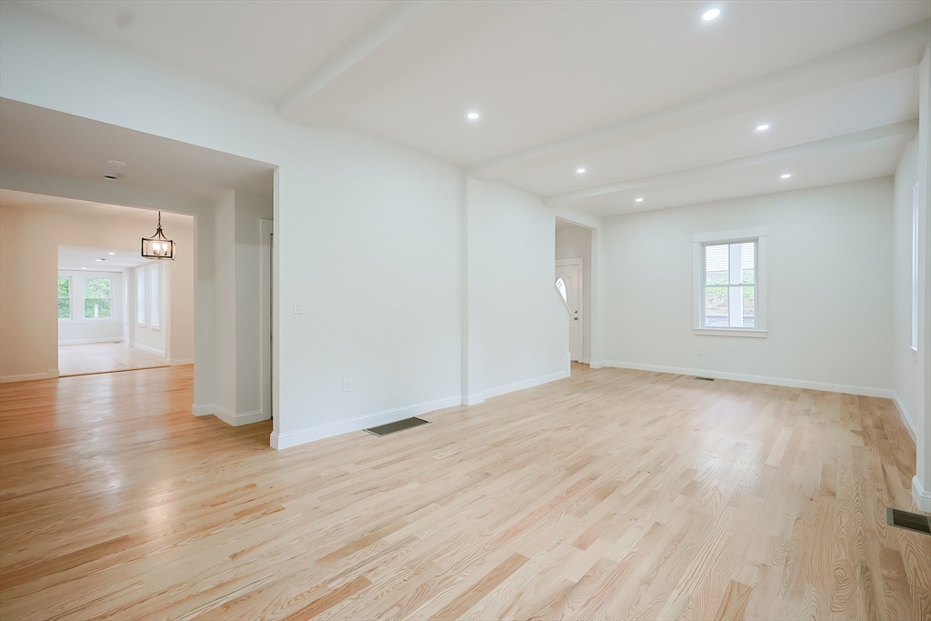 634 Washington St Property Photo 14