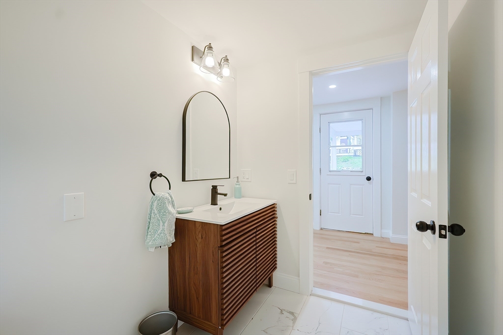 634 Washington St Property Photo 15