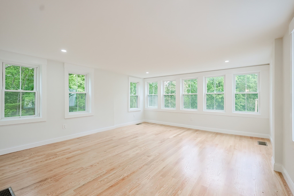 634 Washington St Property Photo 18