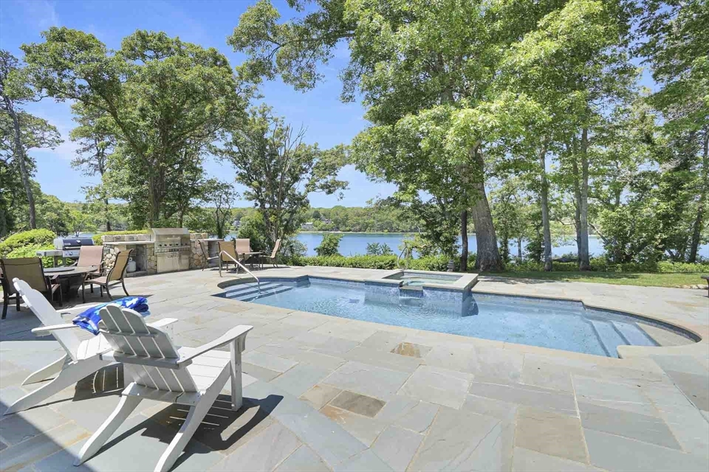 385 Barnes Rd Property Photo 2