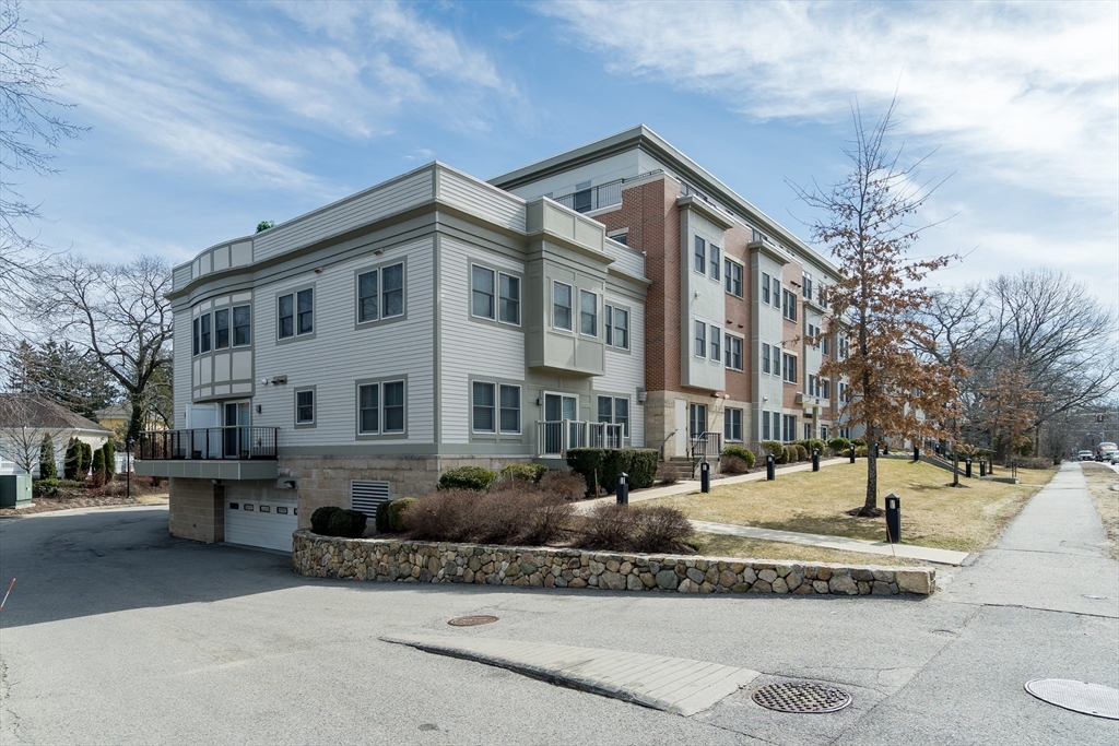 321 Hammond Pond Pkwy # U301 Property Photo 1