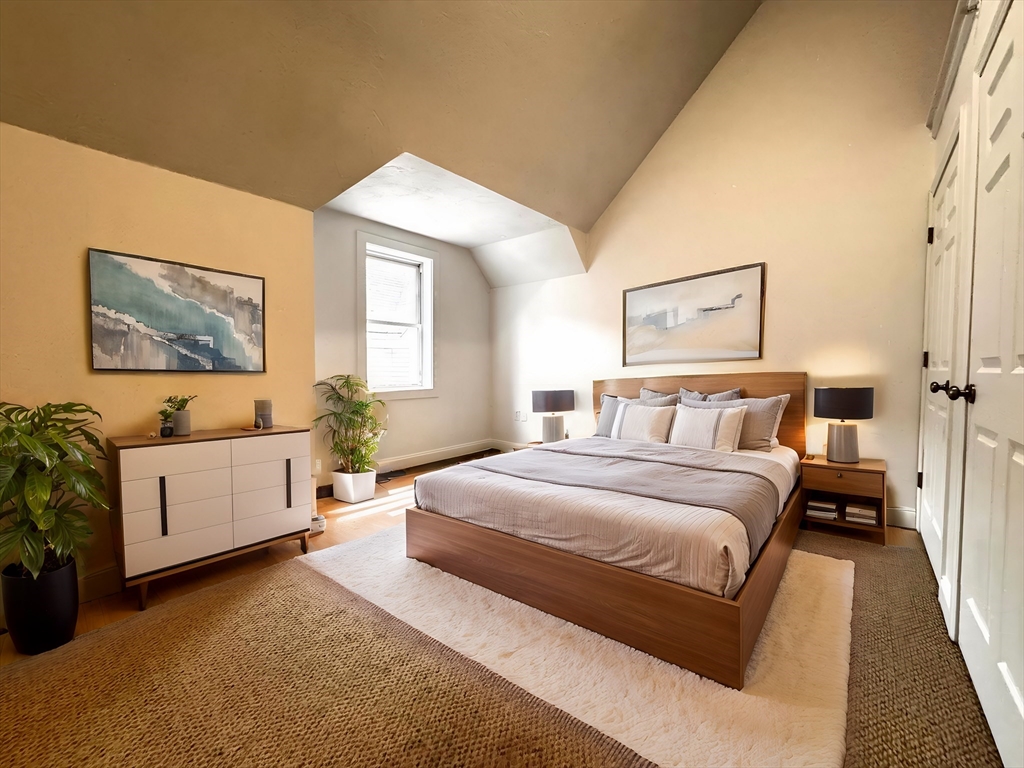 122 W 7th Street # B Property Photo 7