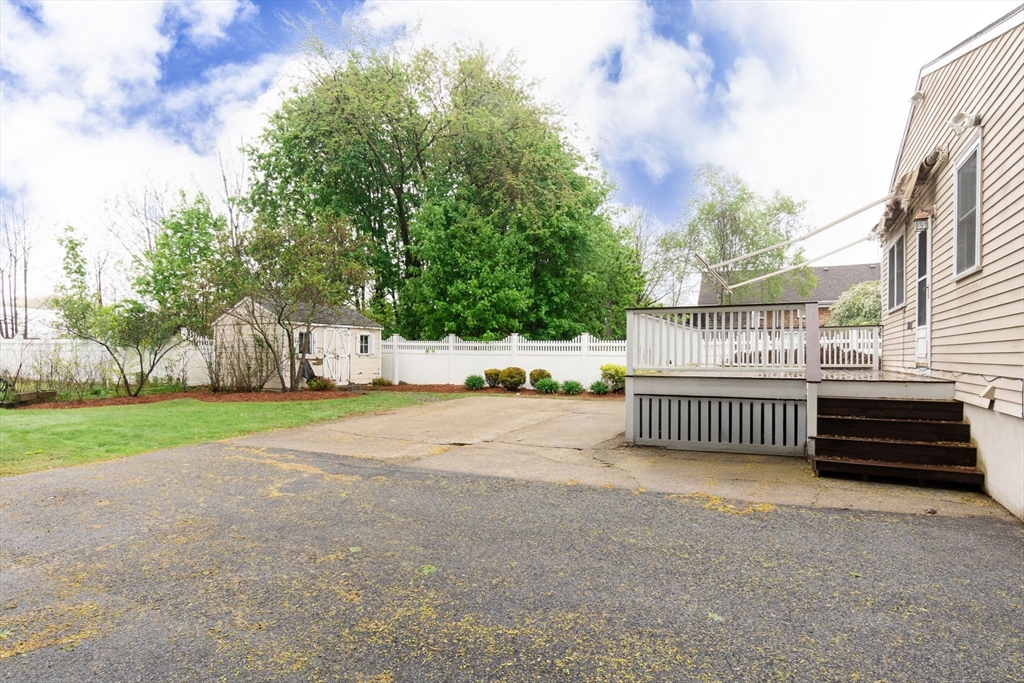199 Lynn St Property Photo 10
