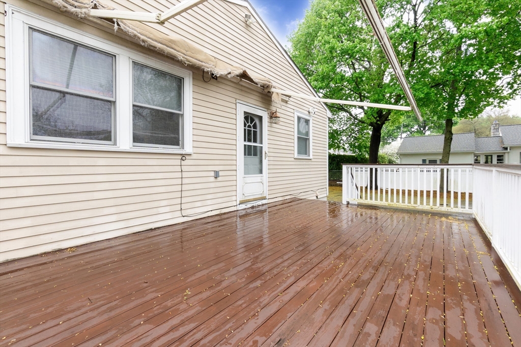 199 Lynn St Property Photo 11