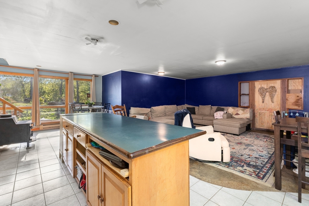 368 Essex Ave Property Photo 11