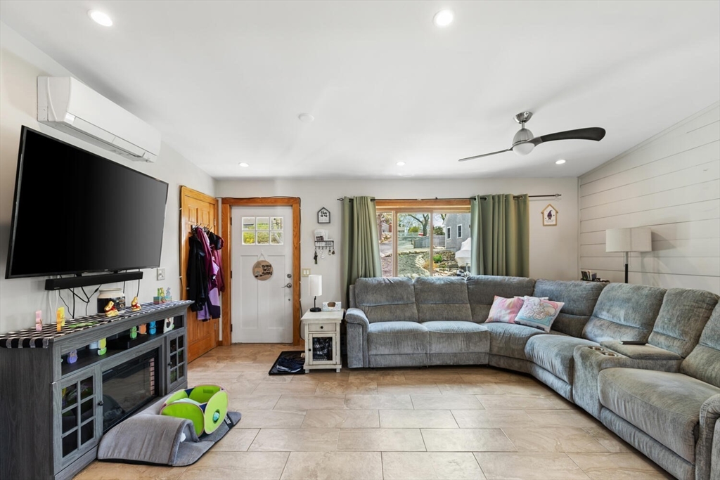 9 Hodgkins Rd Property Photo 3