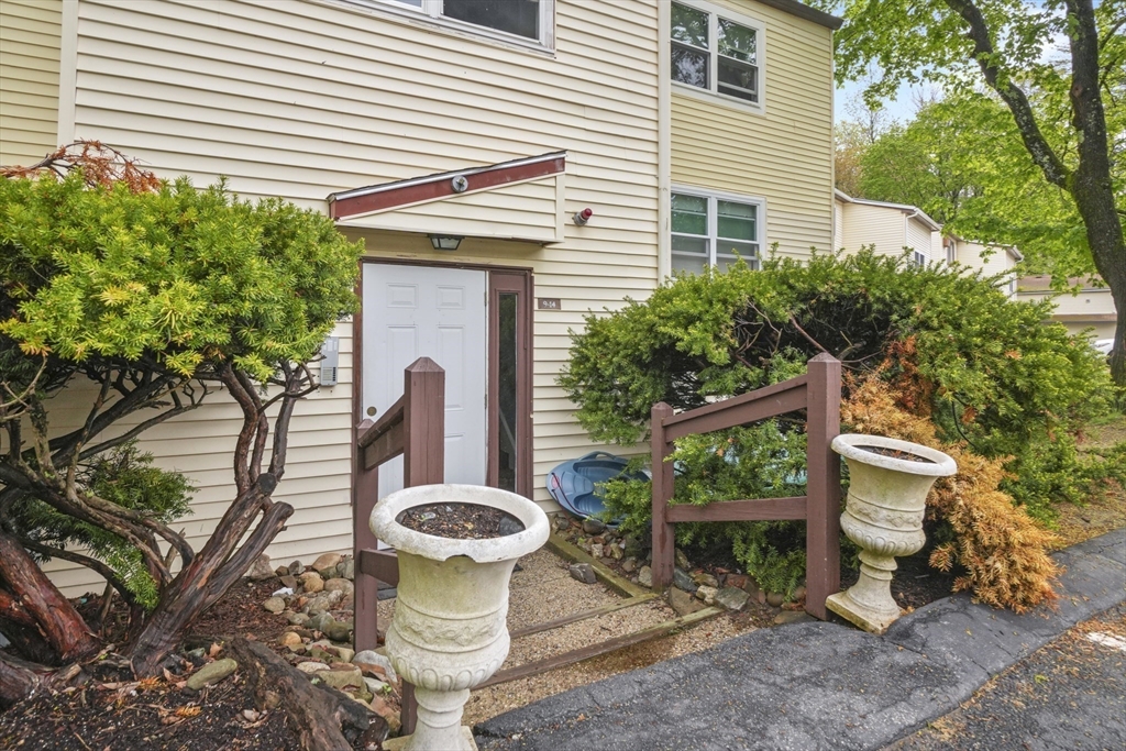 9 Adams Ct # 9 Property Photo 1