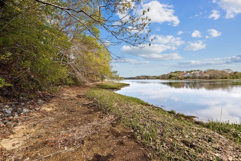10 Quamhassett Road Property Photo 1
