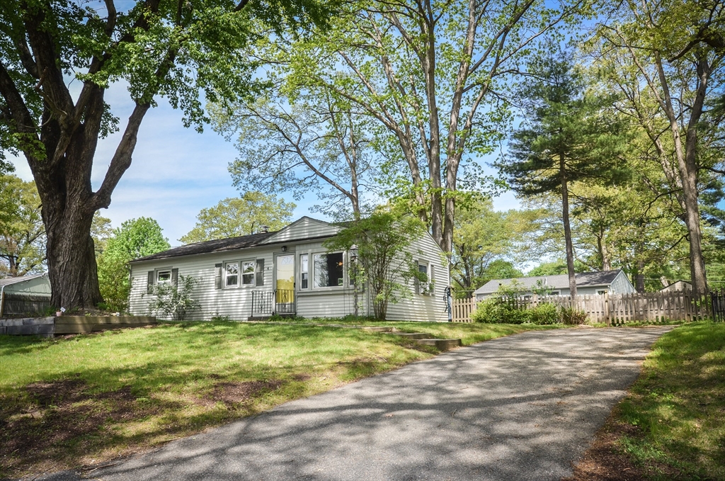 4 Woodlawn St Property Photo 1