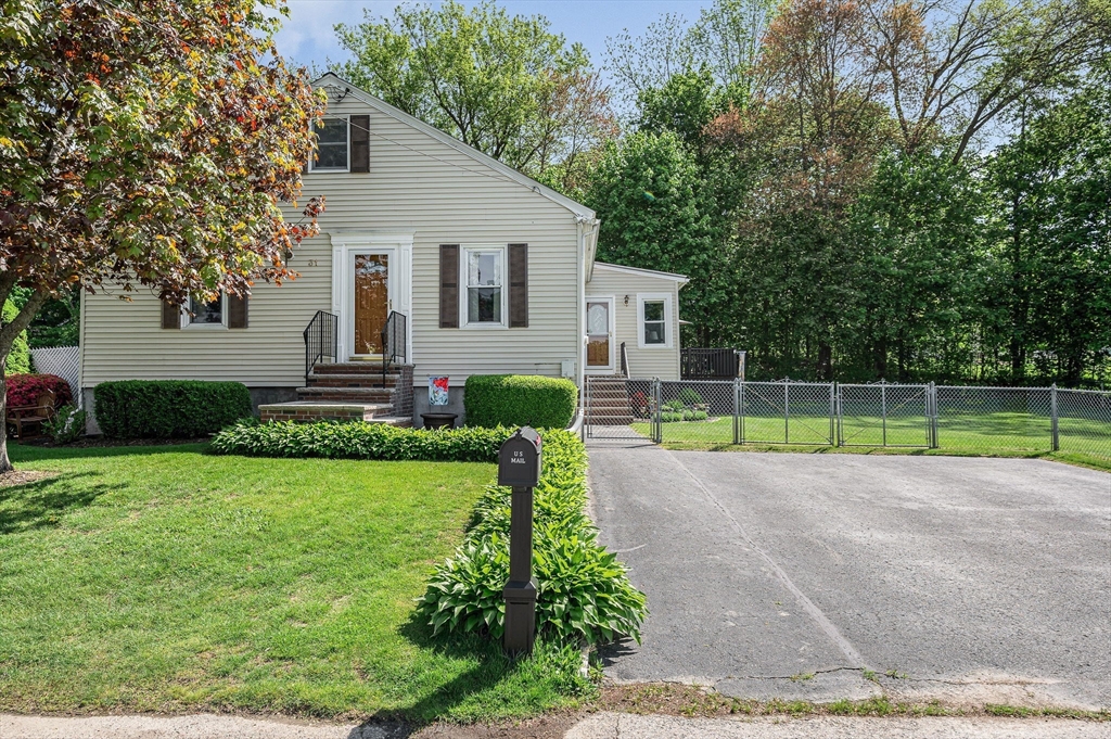 31 Iona Ave Property Photo 1