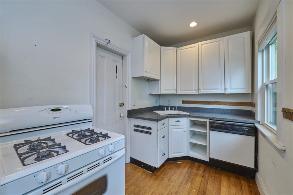 16-18 Indiana Ter. Property Photo 9