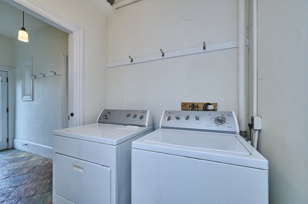 16-18 Indiana Ter. Property Photo 13