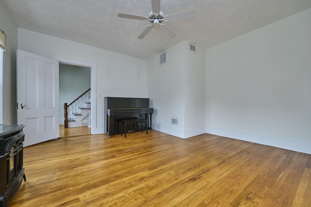 16-18 Indiana Ter. Property Photo 15
