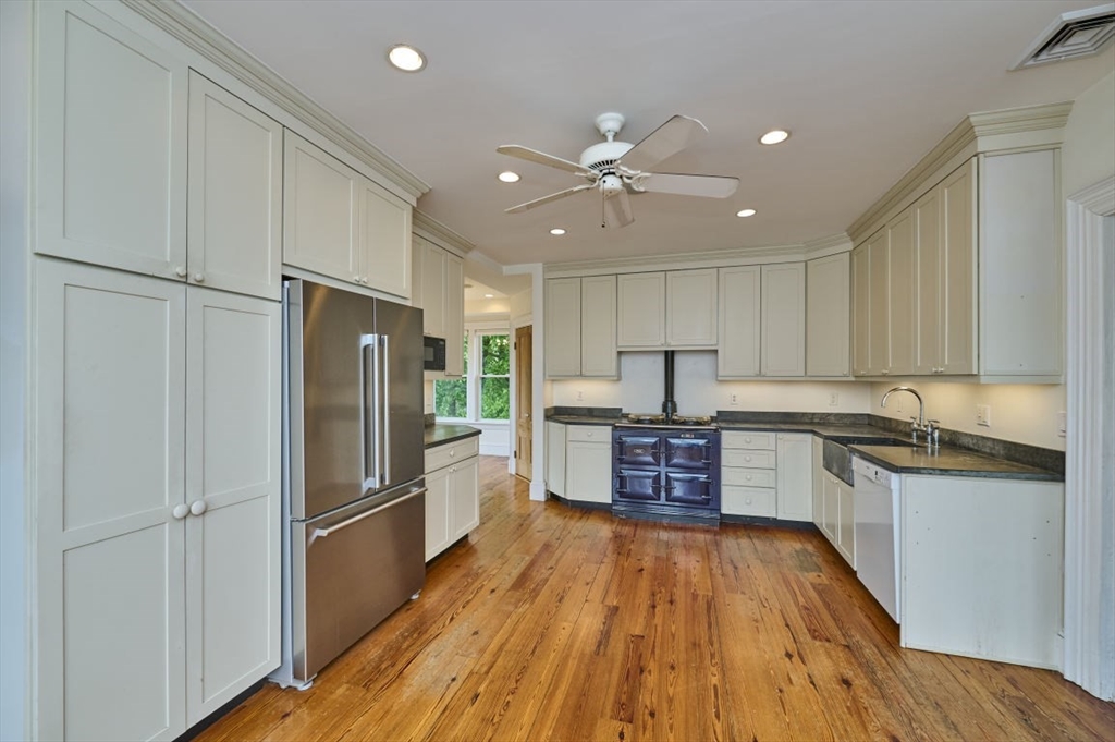 16-18 Indiana Ter. Property Photo 19