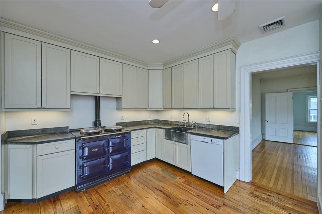 16-18 Indiana Ter. Property Photo 20