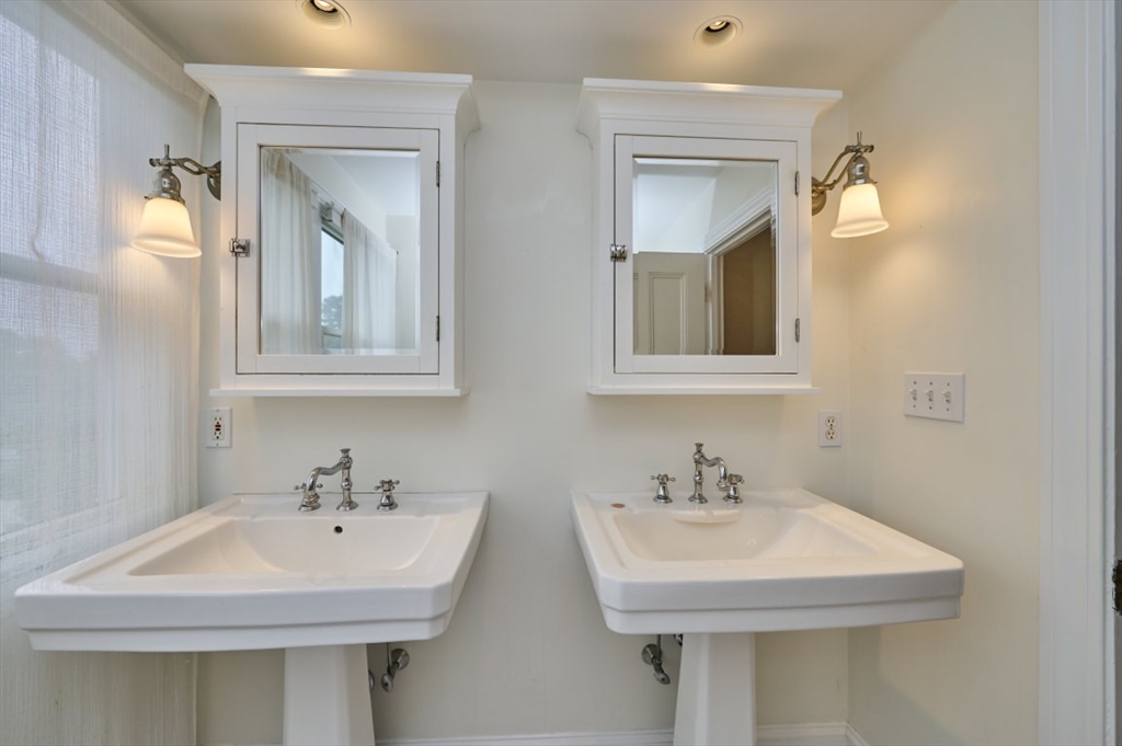 16-18 Indiana Ter. Property Photo 34
