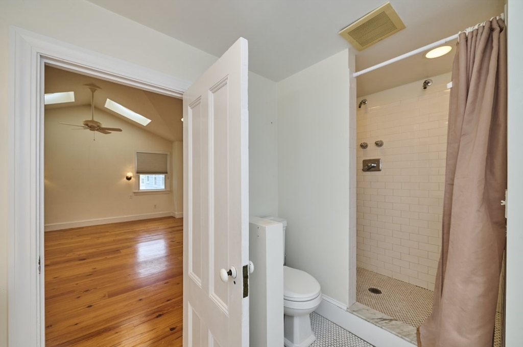 16-18 Indiana Ter. Property Photo 35