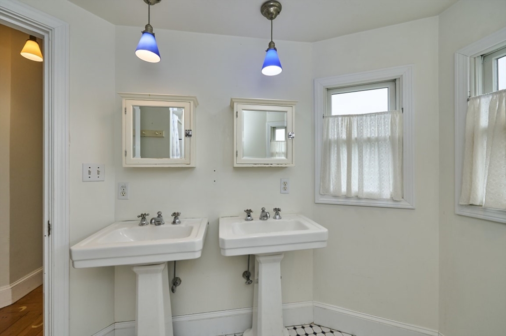 16-18 Indiana Ter. Property Photo 36