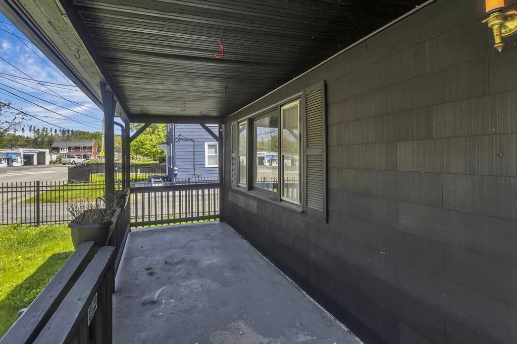 82 Grove St Property Photo 6