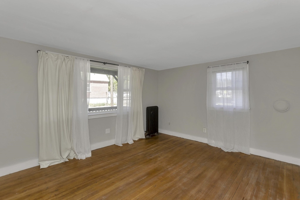 82 Grove St Property Photo 12