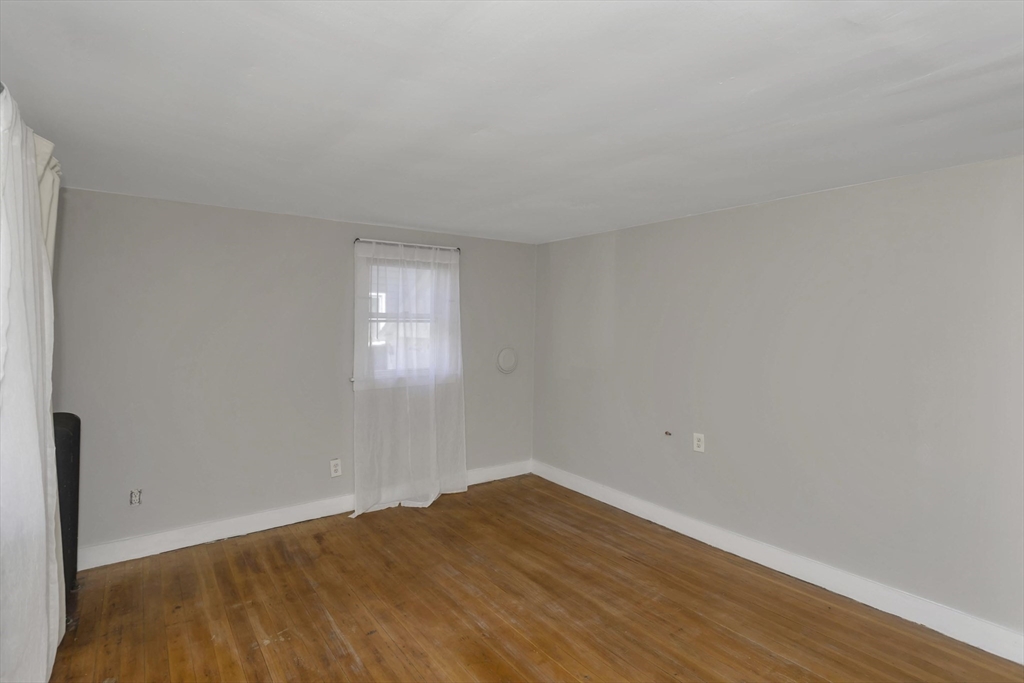 82 Grove St Property Photo 13