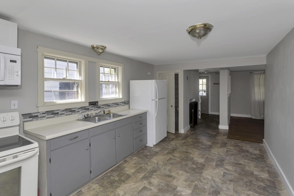 82 Grove St Property Photo 15